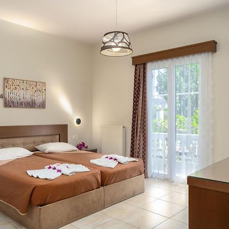 Stathis Beachfront Luxury Rooms Каламакион Экстерьер фото