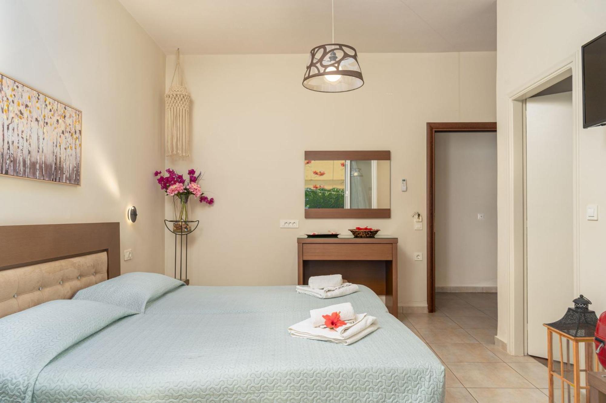 Stathis Beachfront Luxury Rooms Каламакион Номер фото