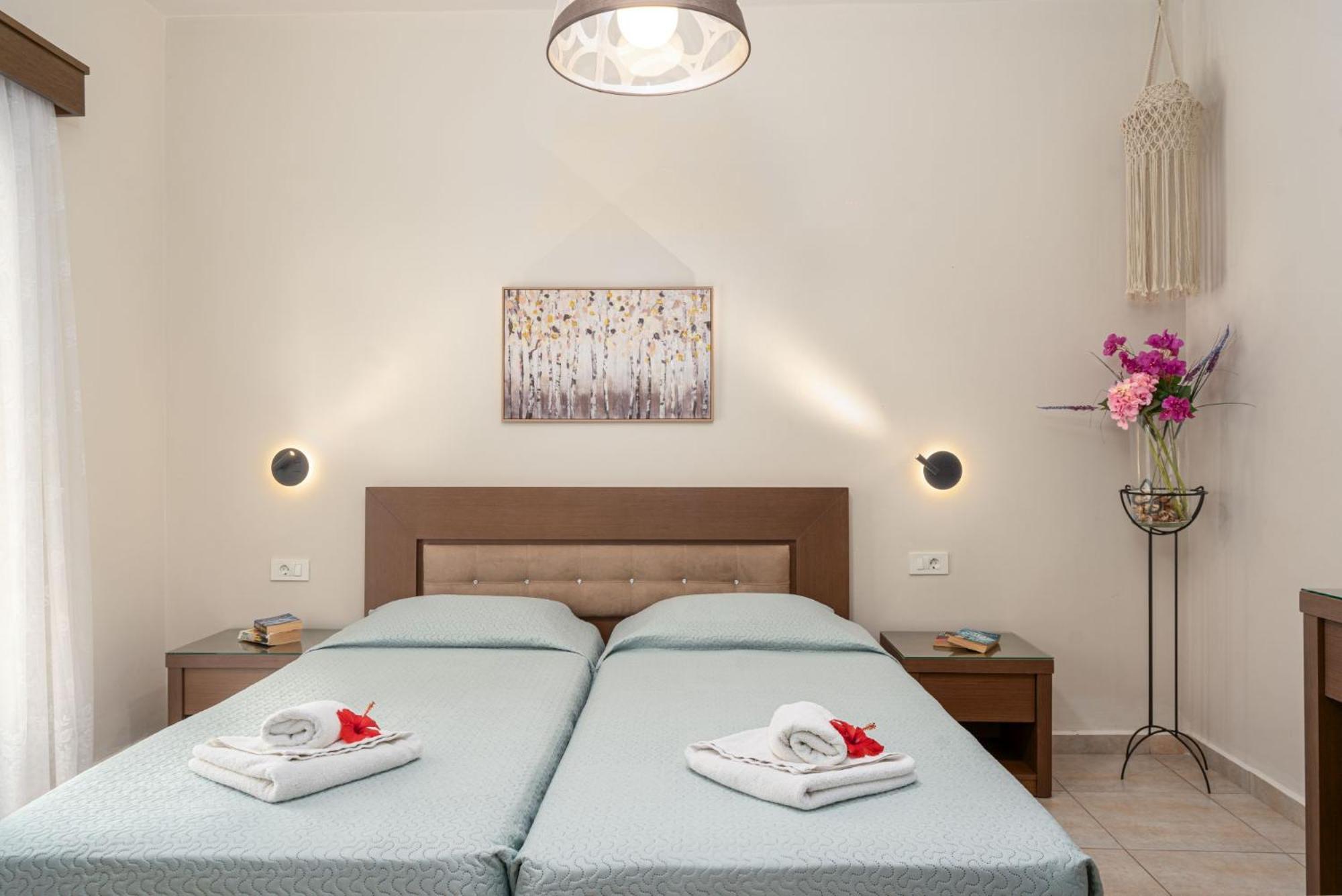 Stathis Beachfront Luxury Rooms Каламакион Номер фото