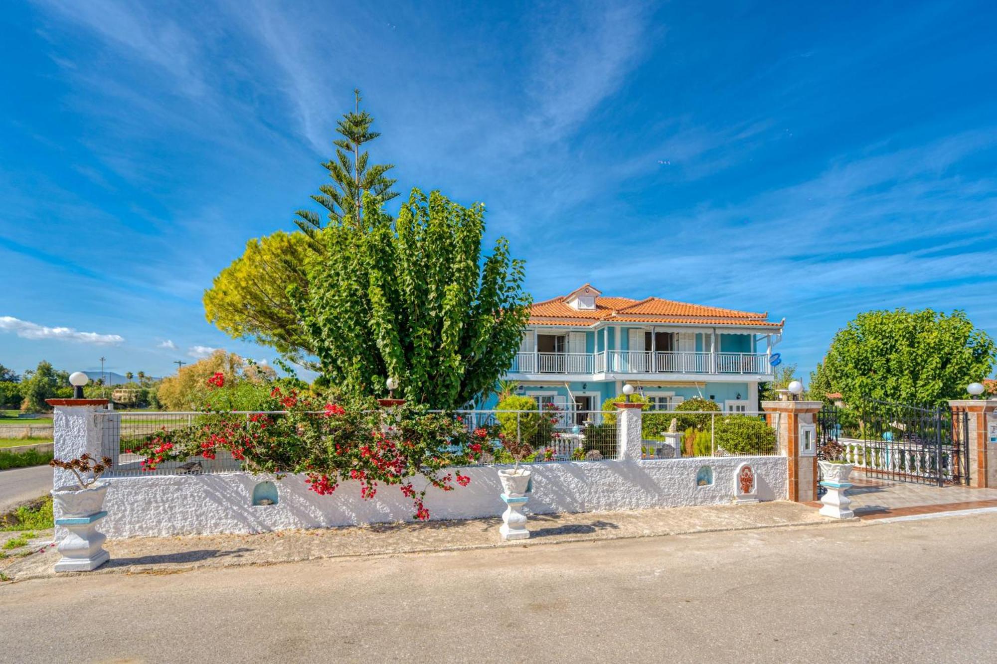 Stathis Beachfront Luxury Rooms Каламакион Экстерьер фото