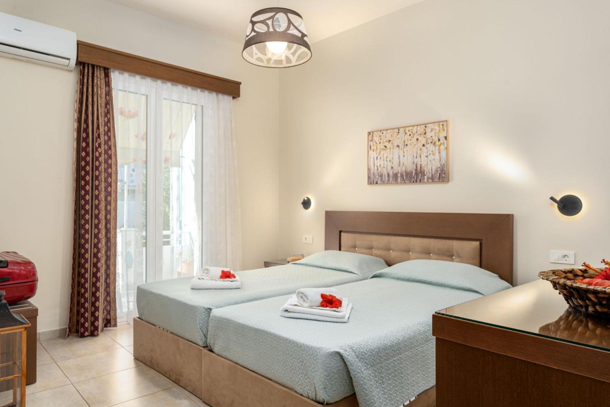 Stathis Beachfront Luxury Rooms Каламакион Экстерьер фото