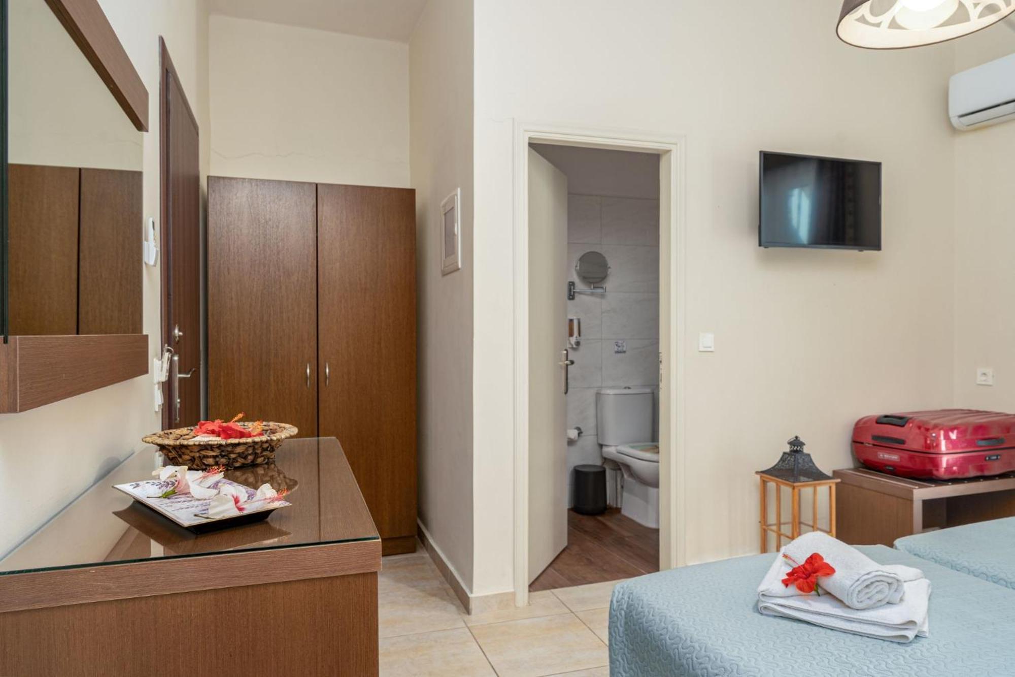 Stathis Beachfront Luxury Rooms Каламакион Номер фото