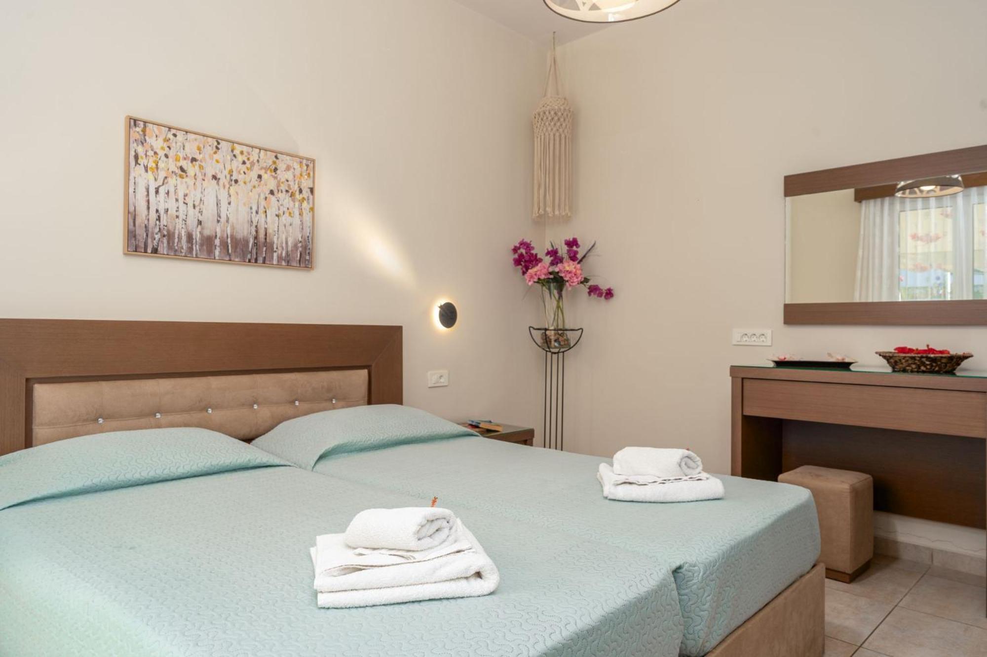 Stathis Beachfront Luxury Rooms Каламакион Номер фото