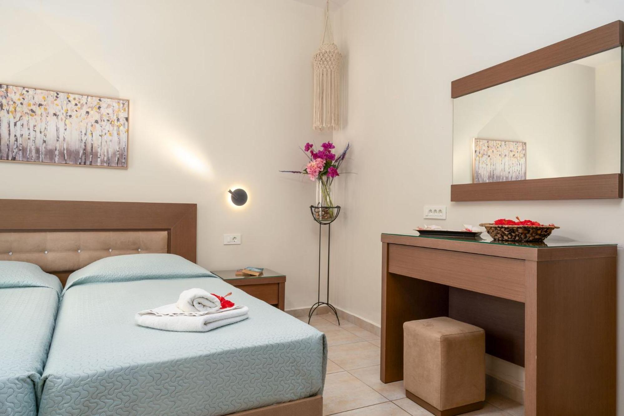 Stathis Beachfront Luxury Rooms Каламакион Экстерьер фото
